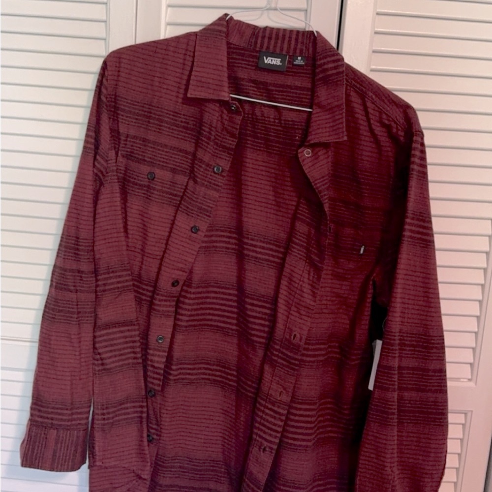 Vans M plaid flannel button down Burgundy shirt